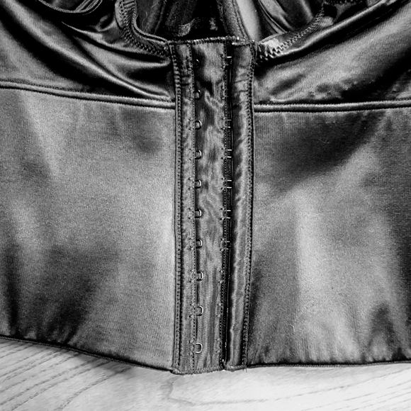 SOLD!Flexees corset 36D, Black, Hooks in back, Adjustable straps - Picture 4 of 5